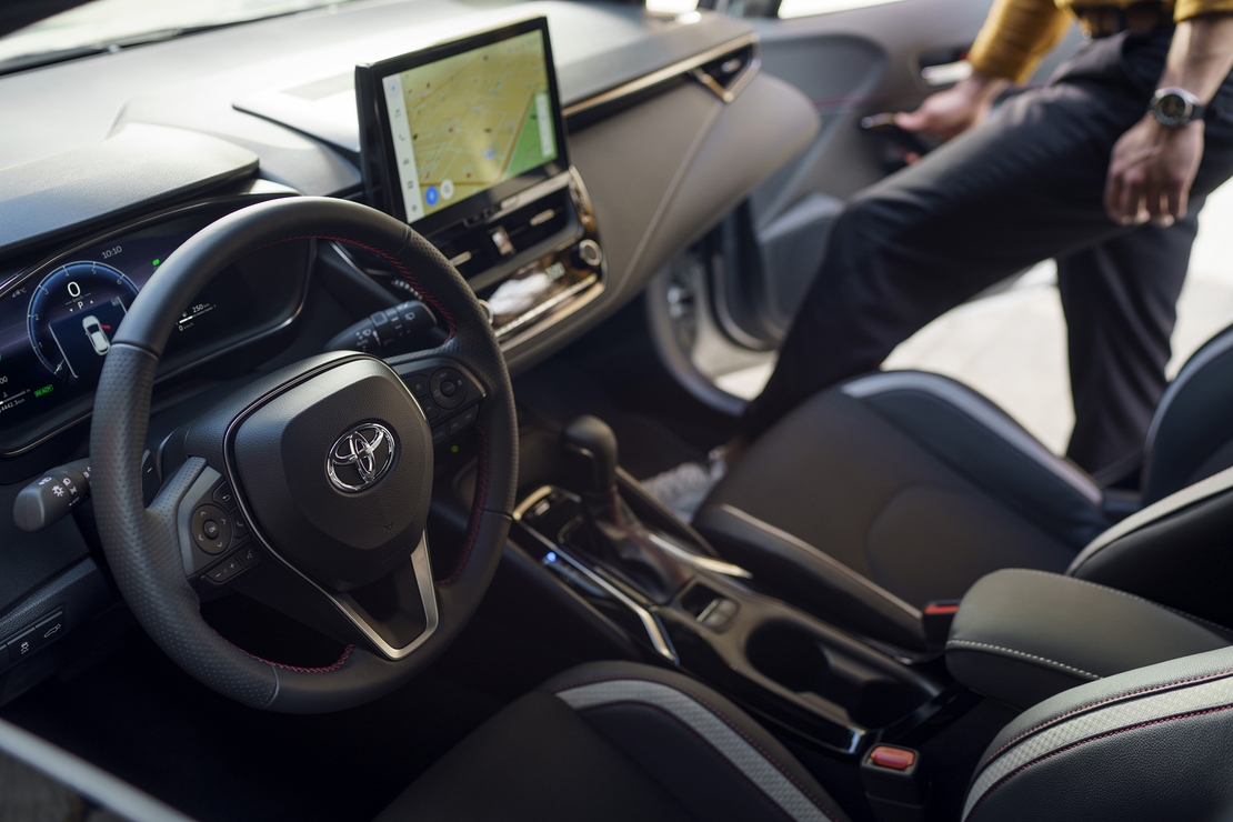 toyota-corolla-hatchback-interieur-dashboard-stuur-navigatie