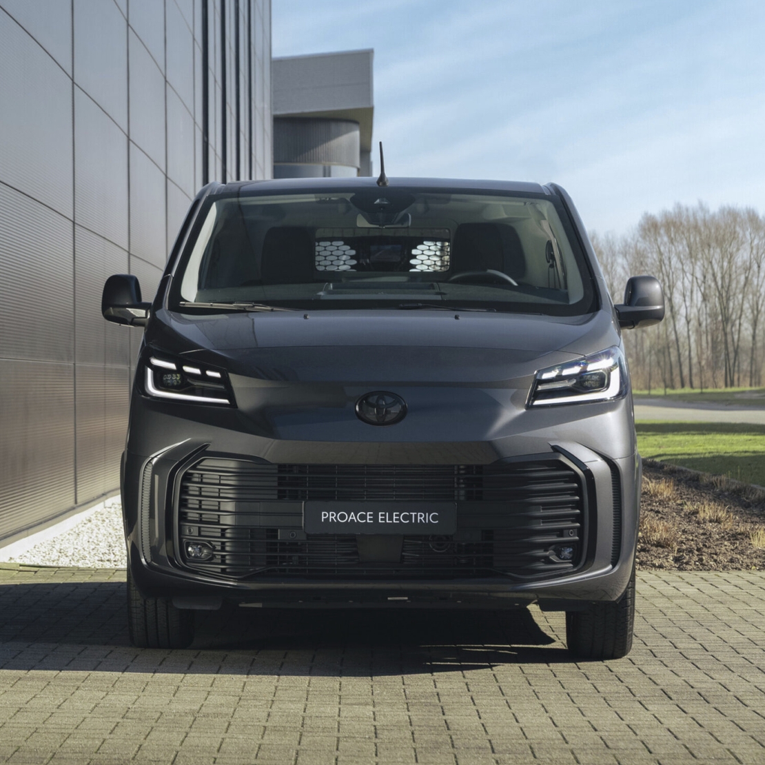 ProaceWorker_Stealth Pack_spotlight1_1280x1280