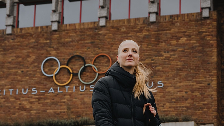 Toyota-Fleur-Jong-Lifestyle-lopend-Olympisch-stadion-logo