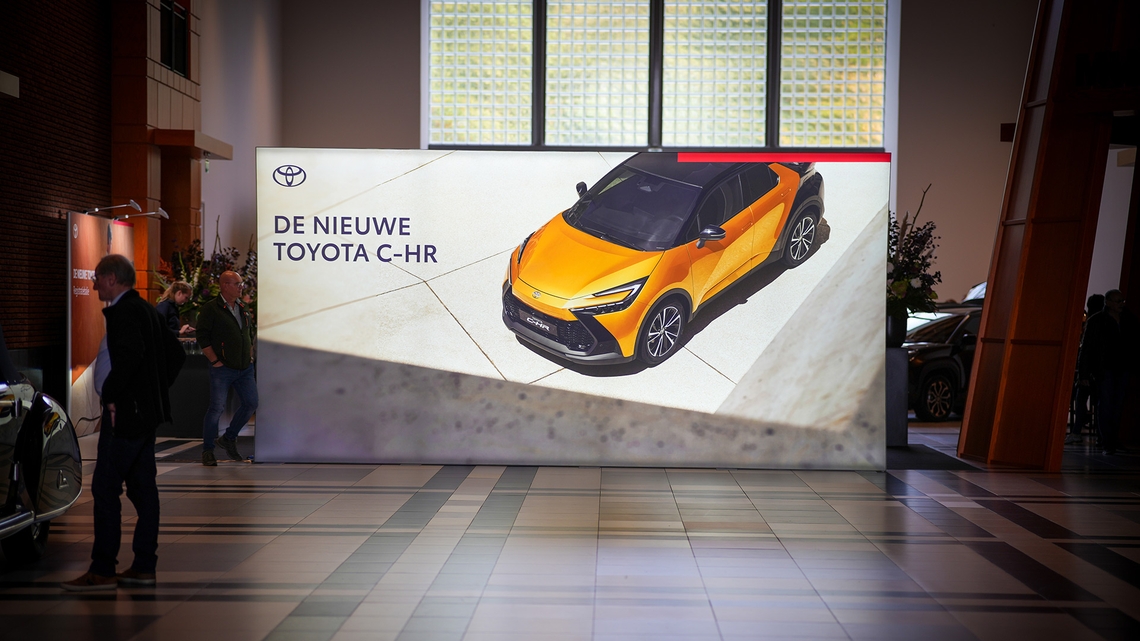 toyota-chr-1-banner-wide